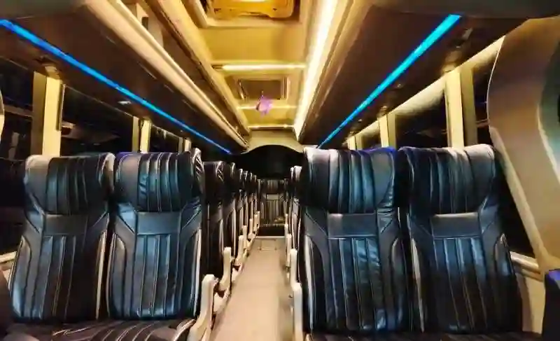 Interior kabin bus wisata RPM Travel — kursi nyaman untuk 30 penumpang